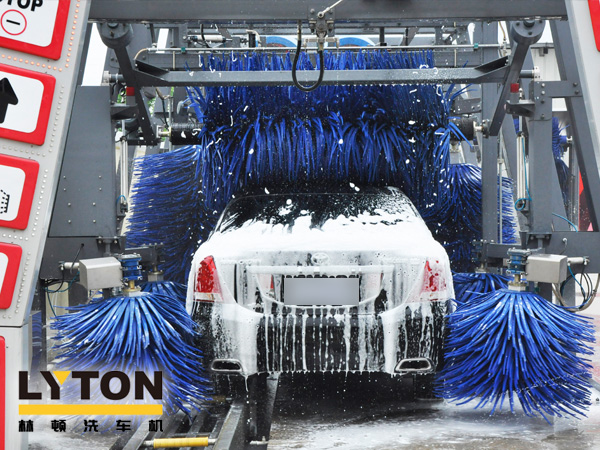 001型高泡洗車液，超潤滑高泡洗車液，高效、環(huán)保、超濃縮，林頓電腦洗車機(jī)專用。